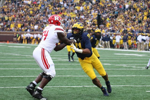 Taylor Upshaw (91) and Devin Gil (8)