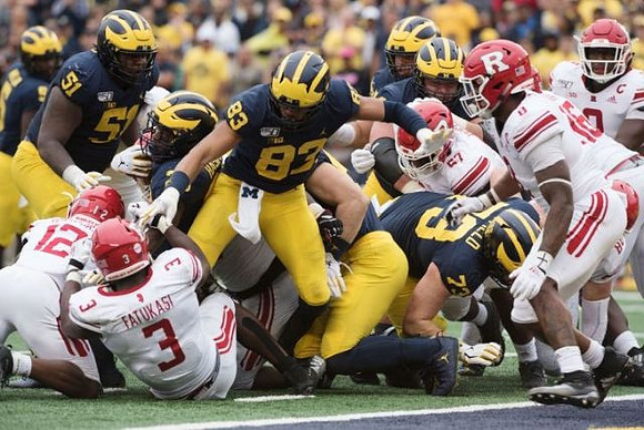Joe Milton (5), Cesar Ruiz (51), Hassan Haskins (25), Erick All (83), and Jalen Mayfield (73)