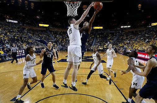 Jordan Poole (2), Jon Teske (15), Charles Matthews (1), Ignas Brazdeikis (13), and Zavier Simpson (3)
