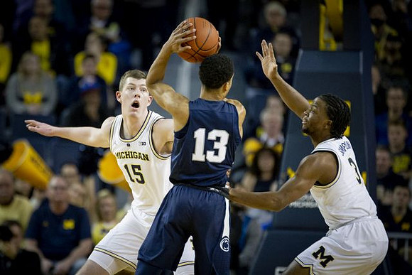 Jon Teske (15) and Zavier Simpson (3)