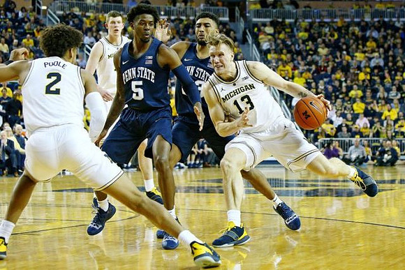 Jordan Poole (2), Jon Teske (15), and Ignas Brazdeikis (13)
