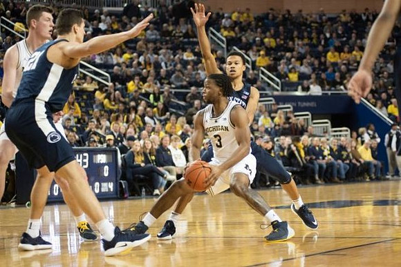 Zavier Simpson (3) and Jon Teske (15)