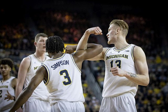 Jordan Poole (2), Jon Teske (15), Zavier Simpson (3), and Ignas Brazdeikis (13)