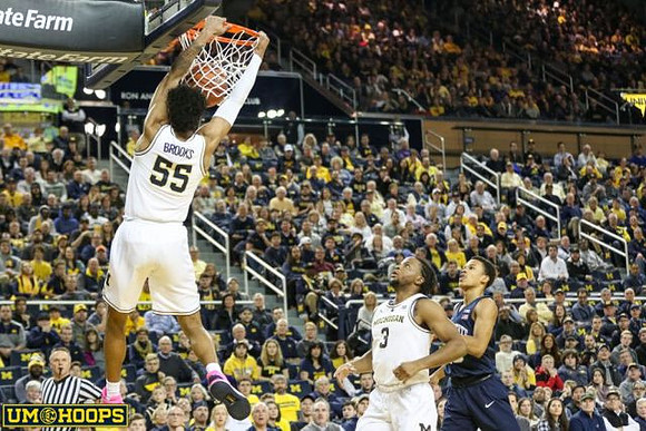 Eli Brooks (55) and Zavier Simpson (3)
