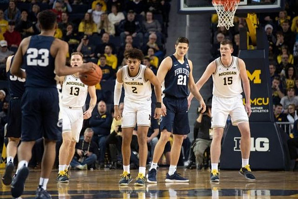 Ignas Brazdeikis (13), Jordan Poole (2), and Jon Teske (15)