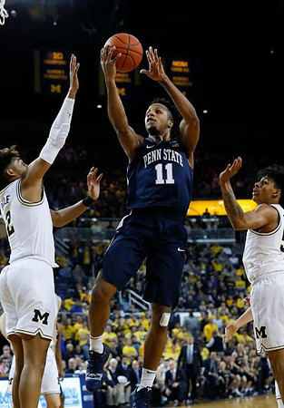 Jordan Poole (2) and Eli Brooks (55)