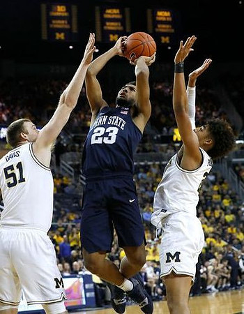 Austin Davis (51) and Jordan Poole (2)