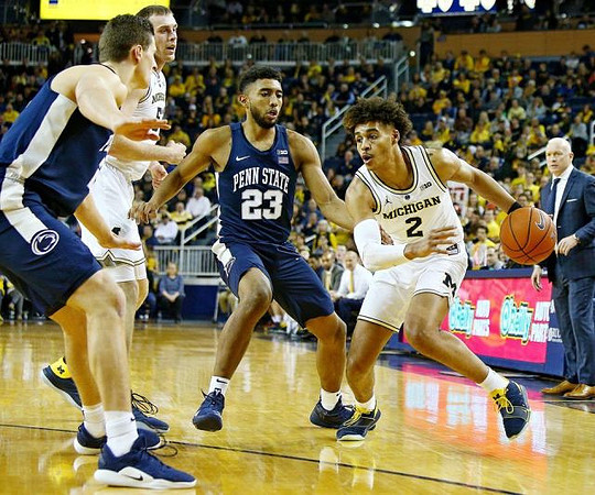 Austin Davis (51) and Jordan Poole (2)
