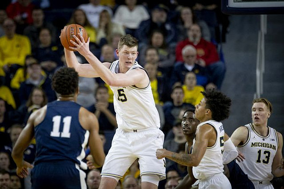 Jon Teske (15), Eli Brooks (55), and Ignas Brazdeikis (13)