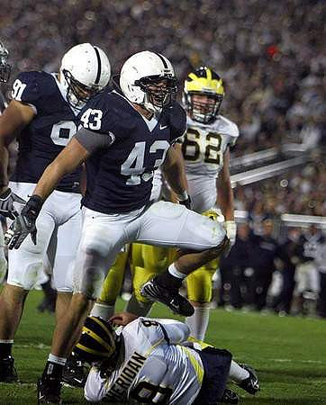 Nick Sheridan (8) and Tim McAvoy (62)