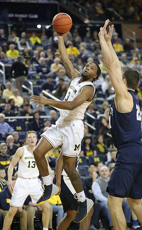 Zavier Simpson (3) and Ignas Brazdeikis (13)