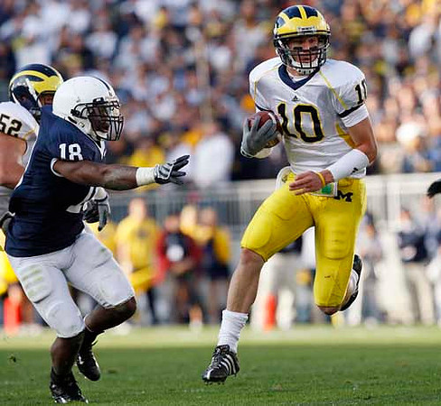 Steven Threet (10) and Stephen Schilling (52)