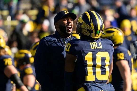 Sherrone Moore and Alex Orji (10)