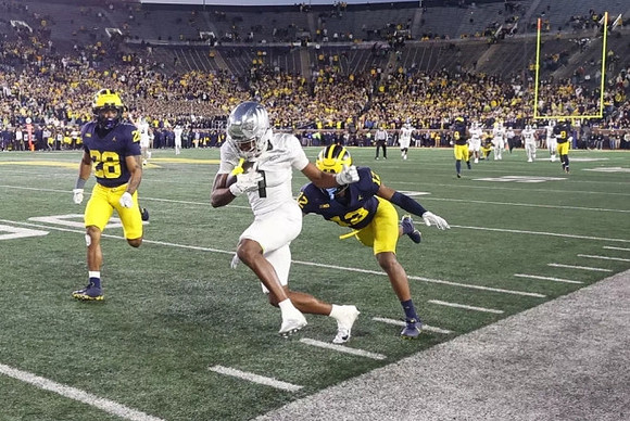 Joshua Nichols (29) and Wesley Walker (13)