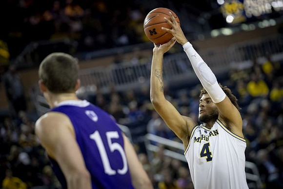 Isaiah Livers (4)