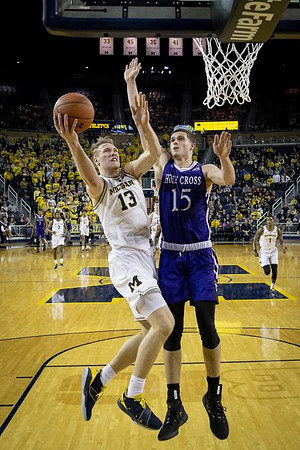 Ignas Brazdeikis (13), Zavier Simpson (3), Jordan Poole (2), and Charles Matthews (1)