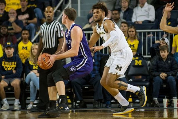 Isaiah Livers (4)