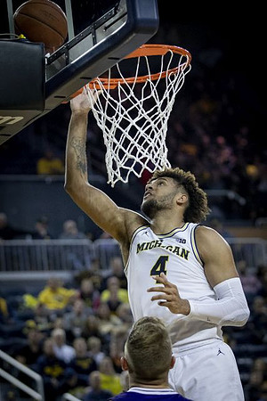 Isaiah Livers (4)