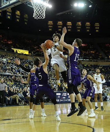 Jordan Poole (2) and Isaiah Livers (4)