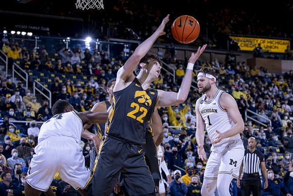 Moussa Diabate (14) and Hunter Dickinson (1)