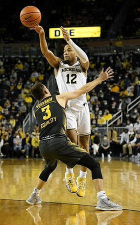 DeVante' Jones (12)