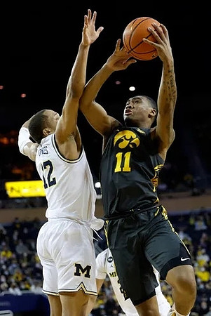 DeVante' Jones (12)