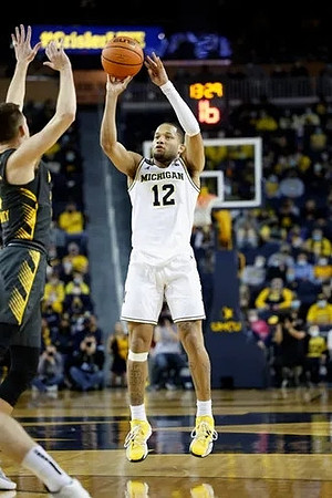 DeVante' Jones (12)