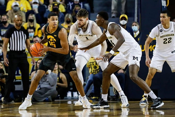 Hunter Dickinson (1), Moussa Diabate (14), and Caleb Houstan (22)