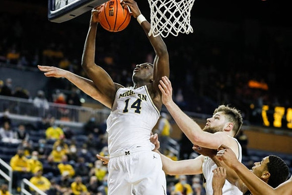 Moussa Diabate (14) and Hunter Dickinson (1)