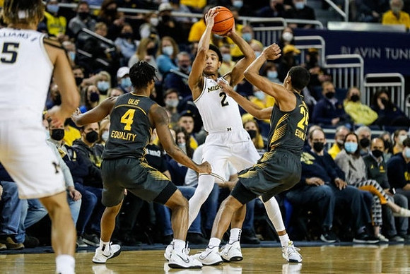 Terrance Williams II (5) and Kobe Bufkin (2)