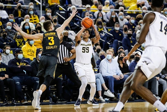Eli Brooks (55) and Moussa Diabate (14)