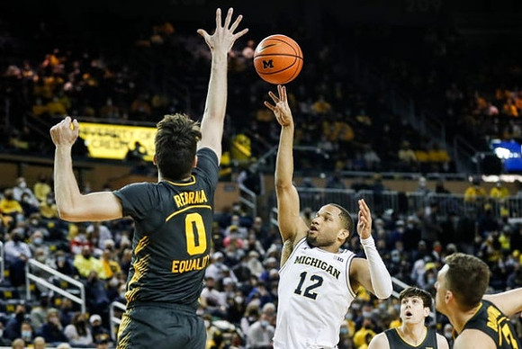 DeVante' Jones (12)