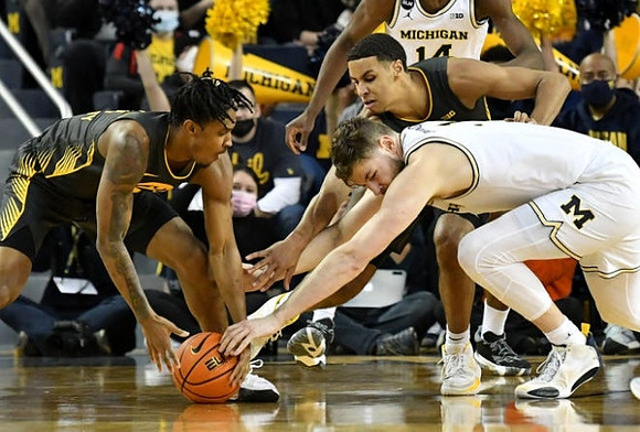 Hunter Dickinson (1) and Moussa Diabate (14)