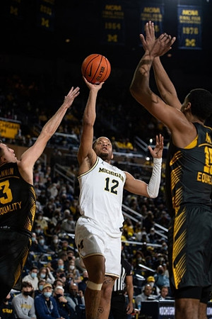 DeVante' Jones (12)