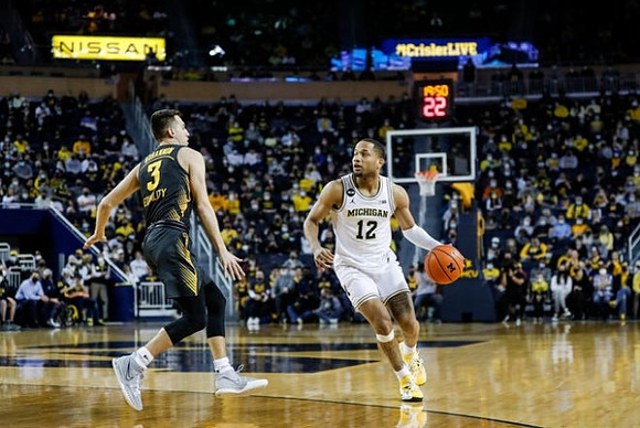 DeVante' Jones (12)