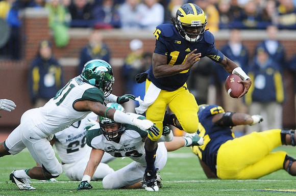 Denard Robinson (16) and Ricky Barnum (52)
