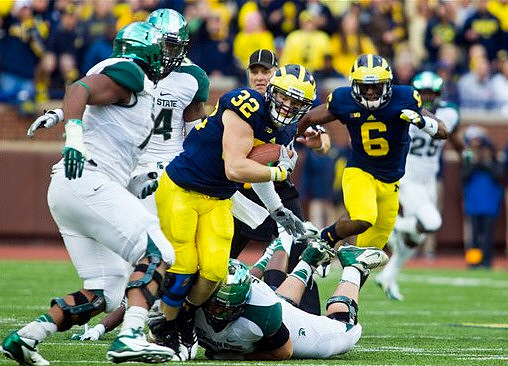 Jordan Kovacs (32) and Raymon Taylor (6)