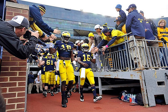 Graham Glasgow (61), Devin Gardner (12), and Denard Robinson (16)