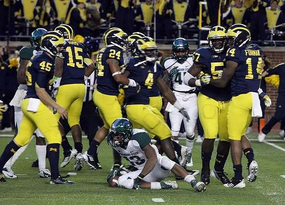 Matt Wile (45), James Ross (15), Delonte Hollowell (24), Cameron Gordon (4), Frank Clark (57), and Josh Furman (14)
