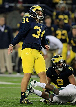 Brendan Gibbons (34) and Drew Dileo (9)