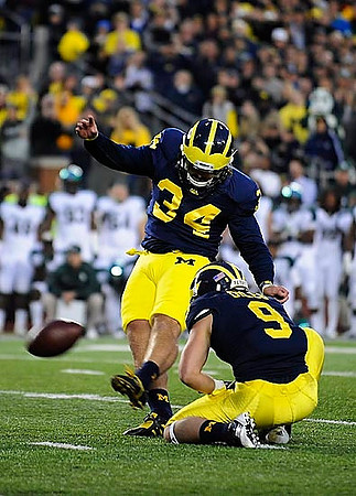 Brendan Gibbons (34) and Drew Dileo (9)