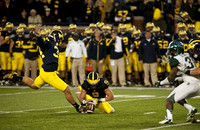 Brendan Gibbons (34) and Drew Dileo (9)