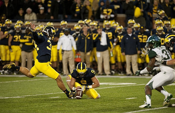 Brendan Gibbons (34) and Drew Dileo (9)