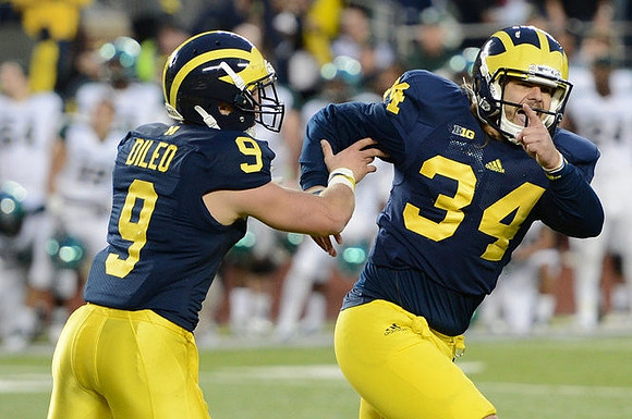 Drew Dileo (9) and Brendan Gibbons (34)