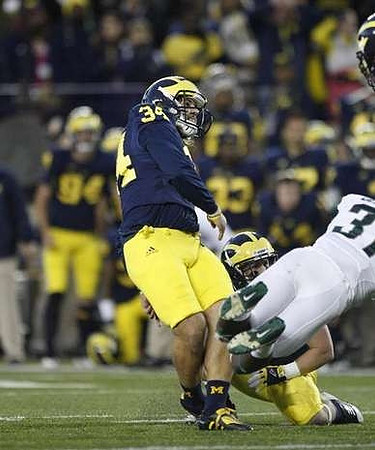Brendan Gibbons (34) and Drew Dileo (9)