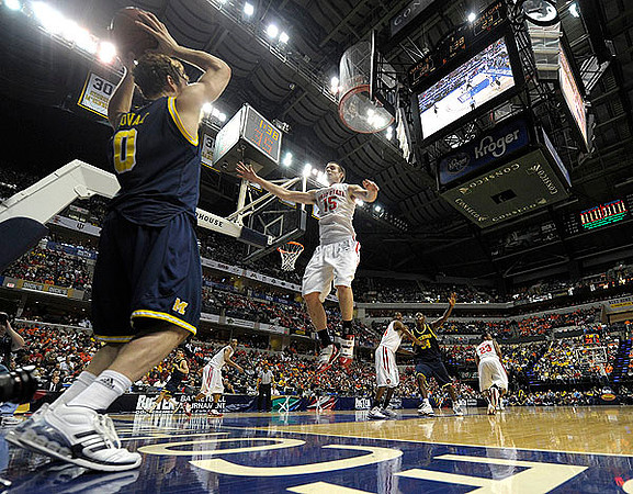 Zack Novak (0) and DeShawn Sims (34)