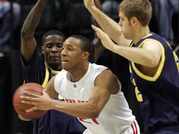 Manny Harris (3) and Zack Gibson (32)