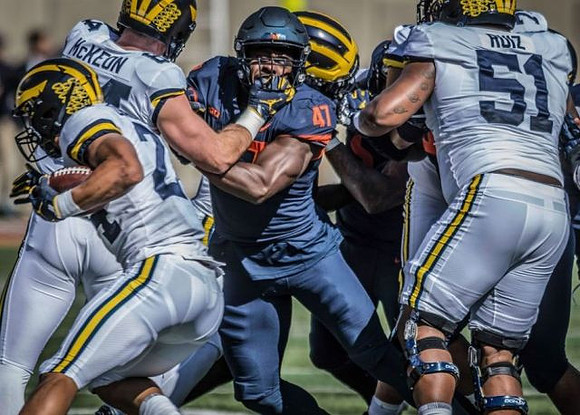 Sean McKeon (84), Zach Charbonnet (24), and Cesar Ruiz (51)