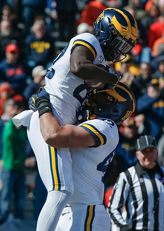 Nick Eubanks (82) and Ben Mason (42)