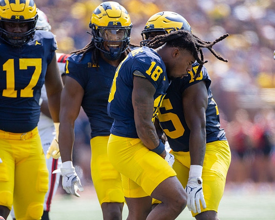 Enow Etta (17), Jaishawn Barham (1), Ja'Den McBurrows (18), and Ernest Hausmann (15)